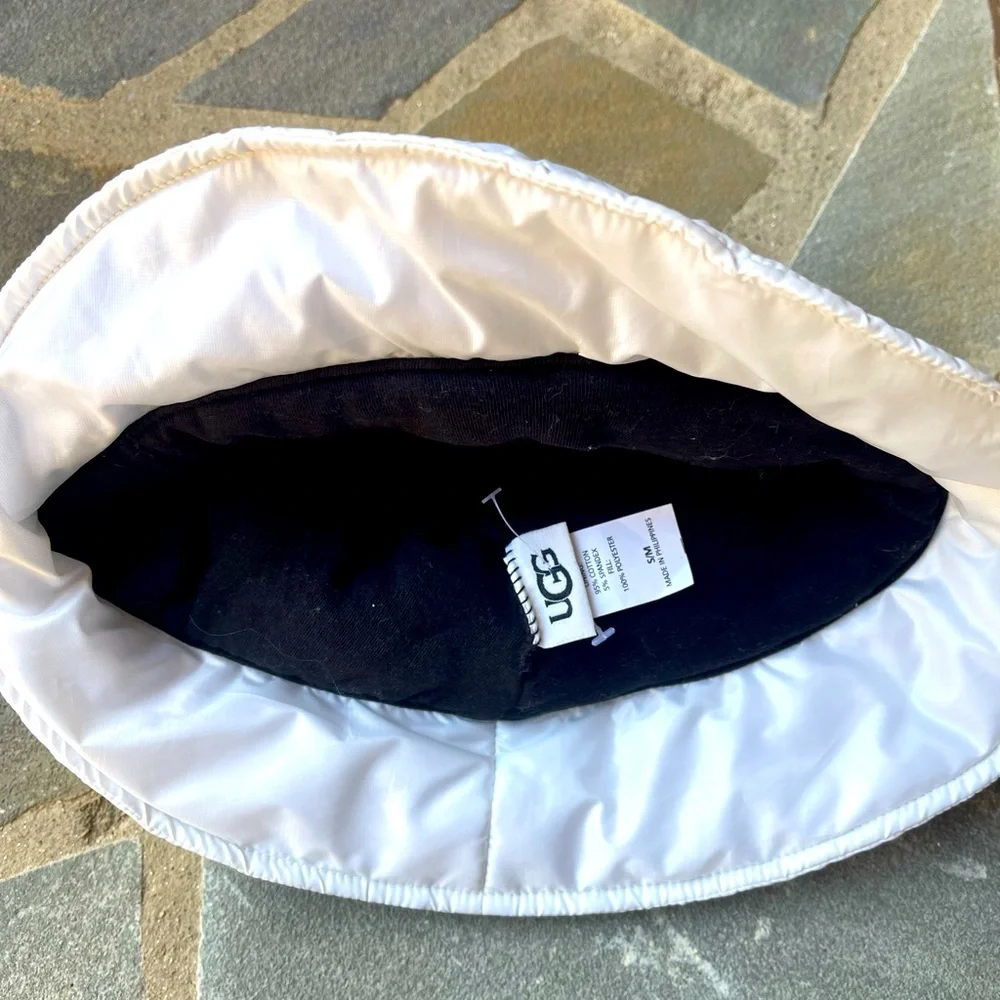 New🌟UO-UGG AW Quilted Bucket Hat